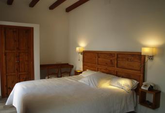 Nou Casablanca has rooms with a private hot tub