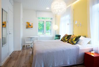 Hotel Amandis allows 18 year olds to book a room