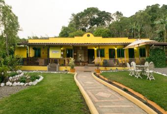 Agaseke Lodge Boquete allows 18 year olds to book a room