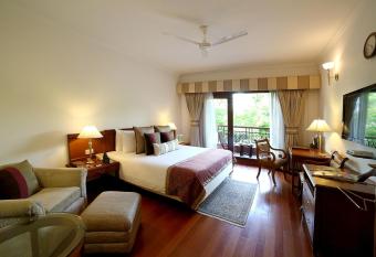 Jaypee Palace Hotel allows 18 year olds to book a room