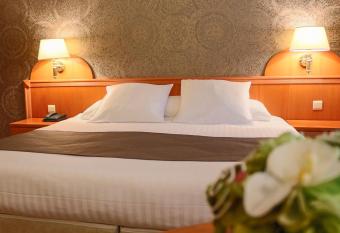 Hotel Cardinal allows 18 year olds to book a room