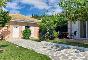 Ioannidis Villa-Studios has Balcony rooms