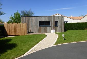 La cabane du Bonheur has Balcony rooms
