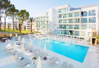 Reverence Life Hotel - Adults Only allows 18 year olds to book a room