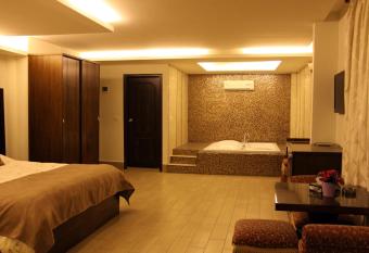 Lamedina Hotel & Resort allows 18 year olds to book a room