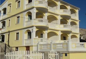 Villa Ana has Balcony rooms