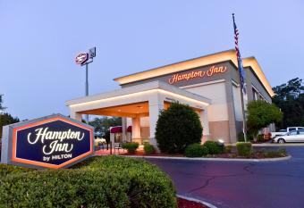 Hampton Inn Ruston allows 18 year olds to book a room