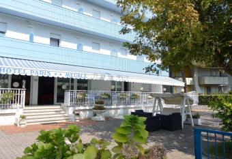 Hotel Paris has Balcony rooms