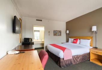 OYO Hotel Sumter Sc Downtown has Balcony rooms