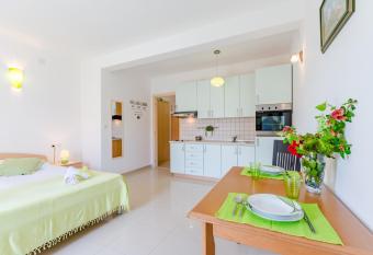 Holiday house Barbara has Smoking/Balcony rooms