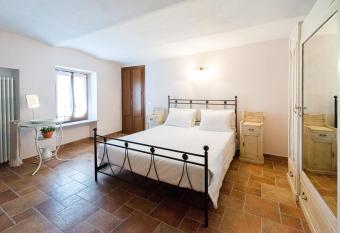 Domus Amica has Balcony rooms