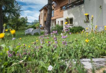 Maison d h  tes Agathe et Sophie has Balcony rooms