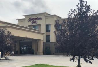 Hampton Inn Sidney allows 18 year olds to book a room