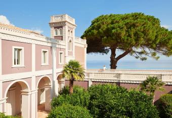 Villa Paola allows 18 year olds to book a room