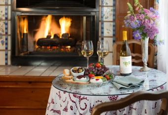 Mill Rose Inn has rooms with a private hot tub