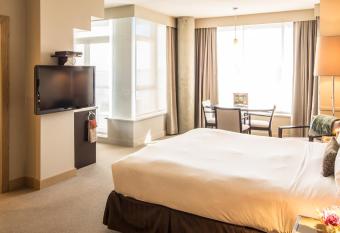 The Sidney Pier Hotel & Spa allows 18 year olds to book a room