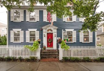 William's Grant Inn Bed and Breakfast has Balcony rooms