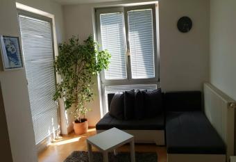 Victoria Apartment has Balcony rooms