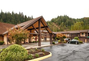 Oakridge Inn & Suites allows 18 year olds to book a room