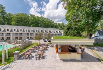 Admiral's Inn Resort has Balcony rooms