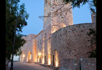 Arapakis Historic Castle has Balcony rooms