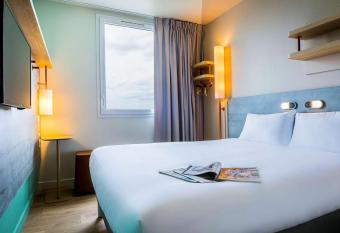 ibis budget Paris Gennevilliers allows 18 year olds to book a room
