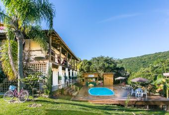 Pousada Guarda Beach House allows 18 year olds to book a room