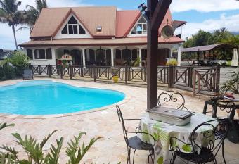 Villa de 7 chambres avec vue sur la mer piscine privee et jardin clos a Saint Benoit a 5 km de la plage has Balcony rooms