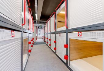 Kapsu  a Hostel Warszawa allows 18 year olds to book a room