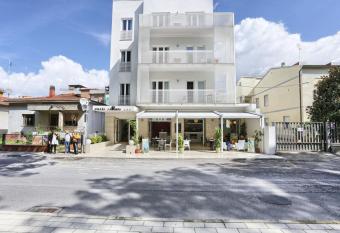 Hotel La Pineta has Balcony rooms