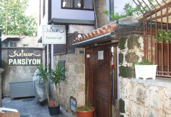 Sultan Pension allows 18 year olds to book a room