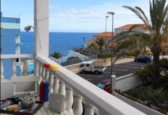 One bedroom house at Candelaria 100 m away from the beach with sea view furnished balcony and wifi has Balcony rooms