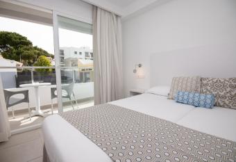 Hotel Chevy & Suites allows 18 year olds to book a room