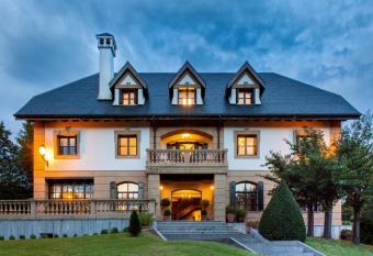 6 bedrooms house with enclosed garden and wifi at Oiartzun Guipuzcoa Pais Vasco has Balcony rooms