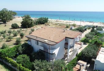Villa Tigani has Balcony rooms