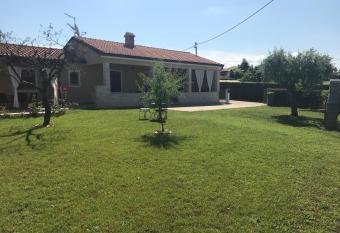 Apartments MIMA with garden has Balcony rooms