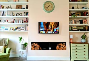 Unique Victorian Home in Glasgow has Balcony rooms