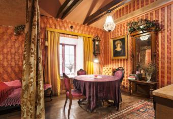 B  rsen Apartment Suites allows 18 year olds to book a room