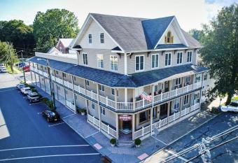 Hotel Belvidere allows 18 year olds to book a room