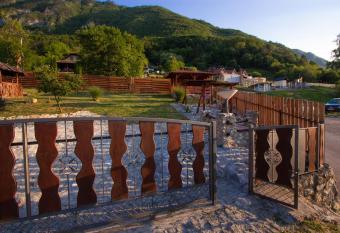 Sme  taj Popovi   has Smoking/Balcony rooms