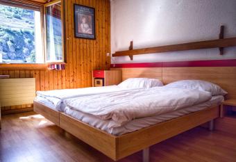 Hotel du Stand allows 18 year olds to book a room