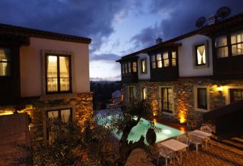 Akanthus Hotel Ephesus allows 18 year olds to book a room