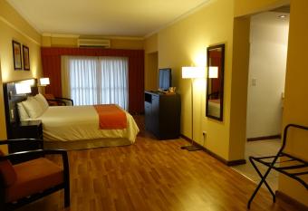 Duomi Hotel Buenos Aires has rooms with a private hot tub