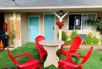 Central Coast Inn Cayucos has Balcony rooms