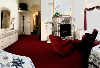 Maria's Garden & Inn allows 18 year olds to book a room