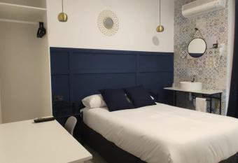 ROOMS Los MONTES allows 18 year olds to book a room