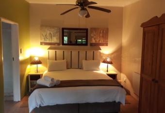 Tourist Lodge Gansbaai has Balcony rooms