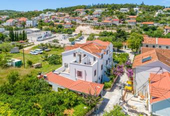 Villa Dinka has Smoking/Balcony rooms