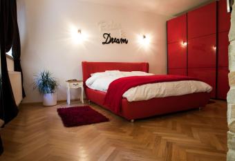 Luky10 has Smoking rooms