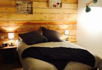 les G  tes de la limonaderie allows 18 year olds to book a room